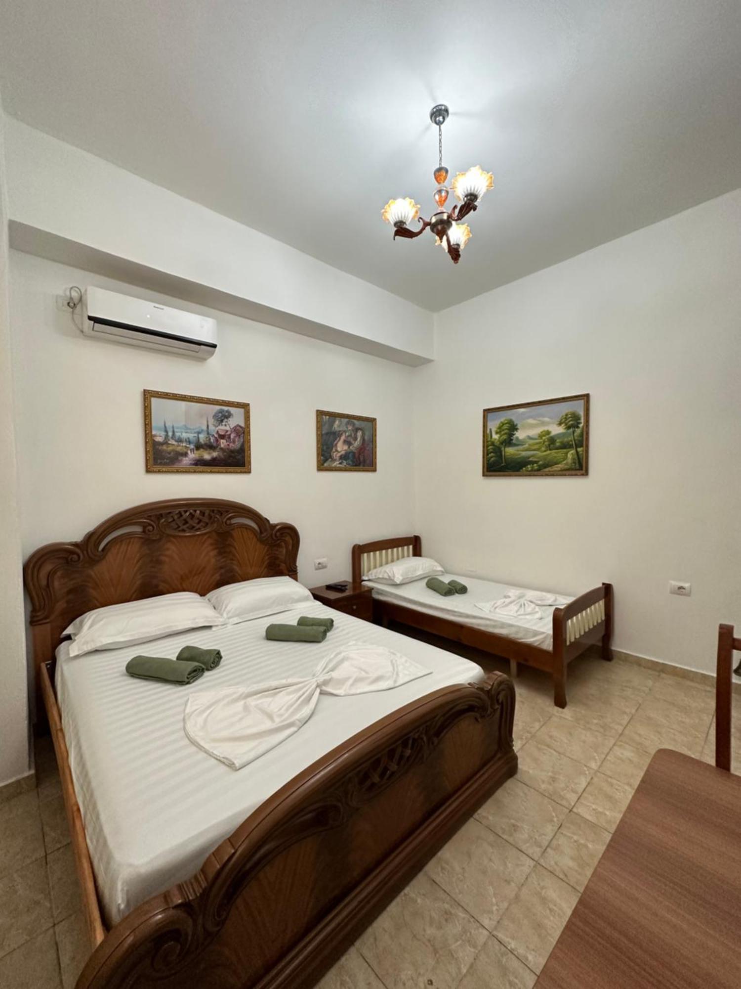 Hanna'S Hostel Berat Exterior photo