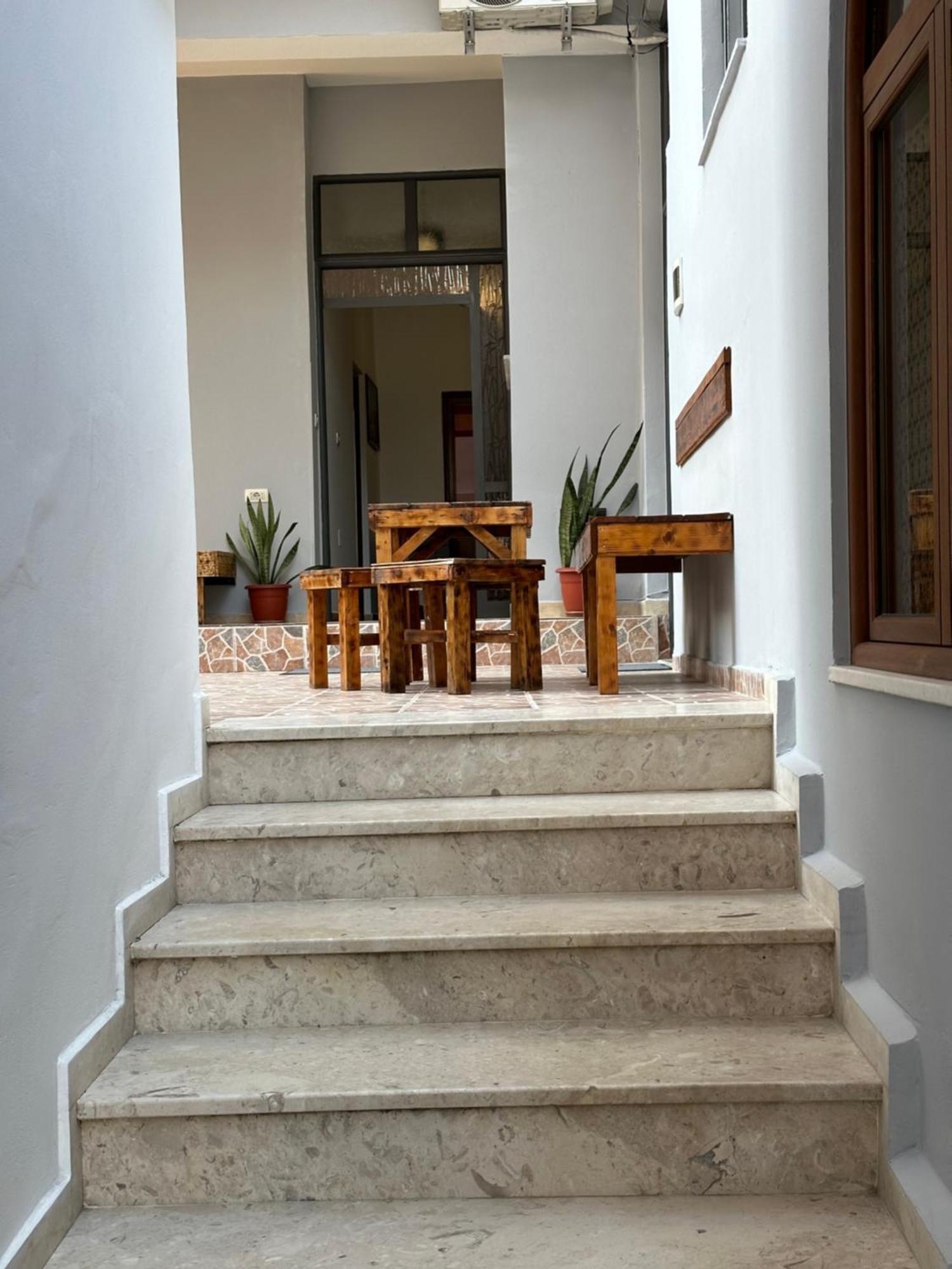 Hanna'S Hostel Berat Exterior photo