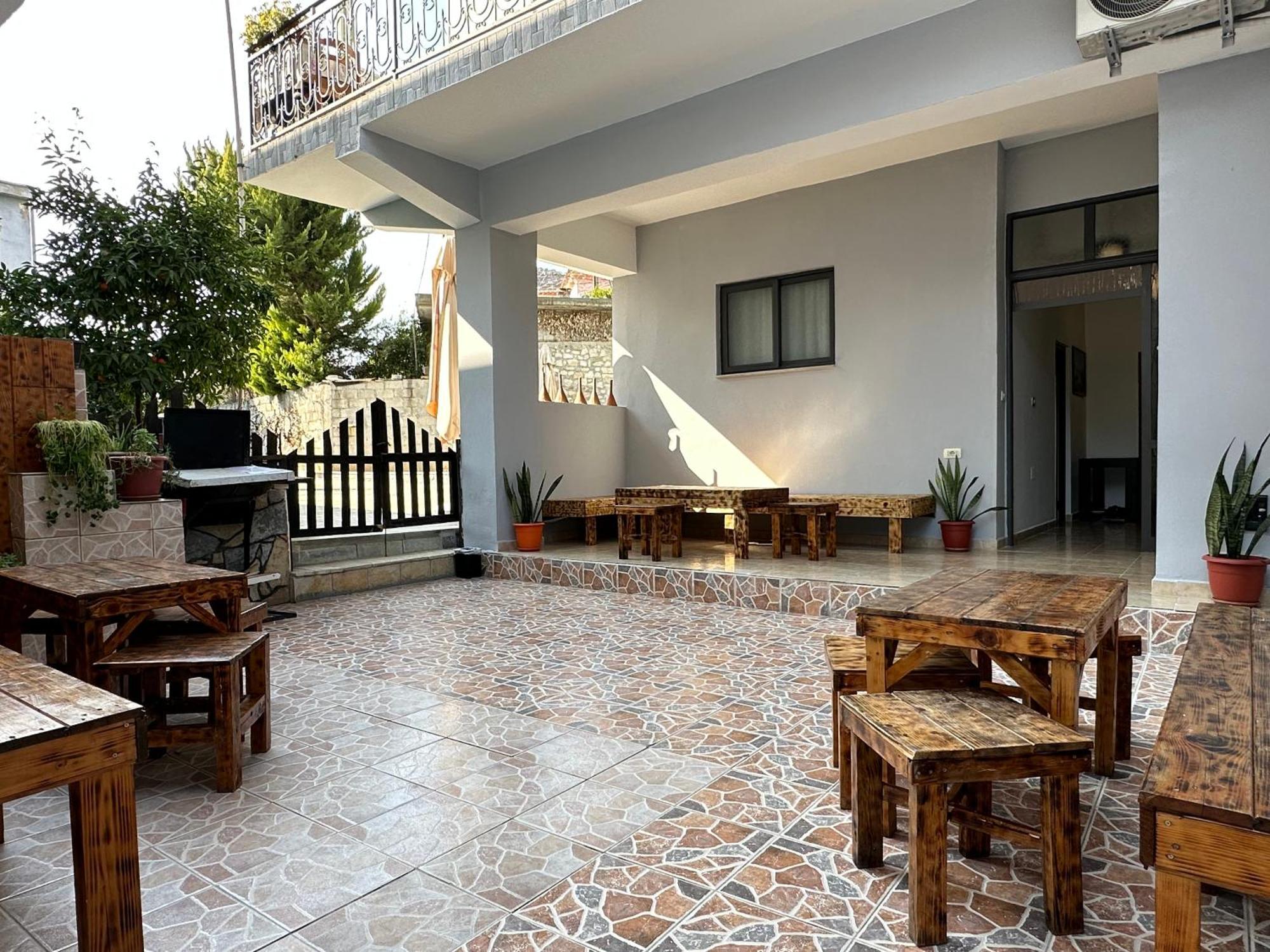 Hanna'S Hostel Berat Exterior photo