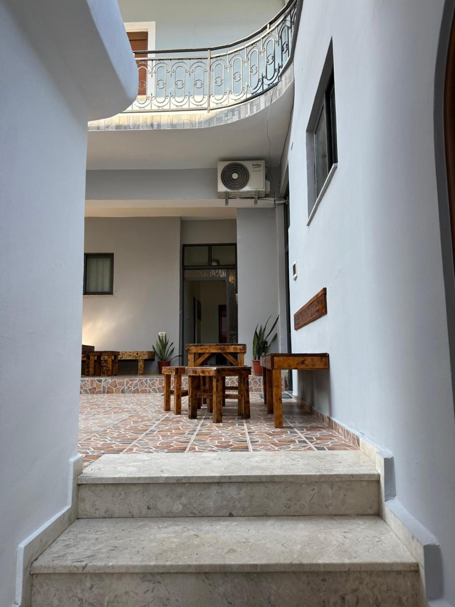 Hanna'S Hostel Berat Exterior photo